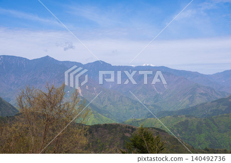 【身延山頂】從北側觀景點眺望南阿爾卑斯山【身延山索道】 【身延山頂】從北側觀景點眺望南阿爾卑斯山【身延山索道】 140492736