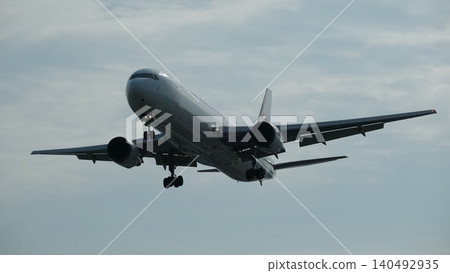 airplane  140492935