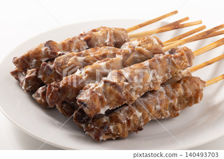 [Domestic or Thai origin] Hakata-style grilled chicken skin skewers (frozen) 140493703