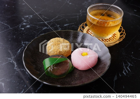 Delicious Japanese sweets 140494465