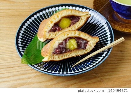 Chestnut Dorayaki 140494871