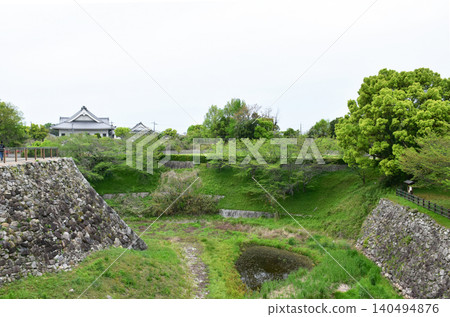 陰天下的大和郡山城護城河 陰天下的大和郡山城護城河 140494876