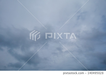 多雲的天空 多雲的天空 140495028