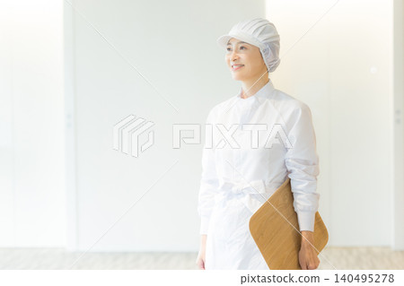身穿白大褂的兼職人員 140495278