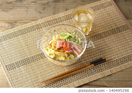 Cold ramen and tea served in a clear glass bowl. 140495298