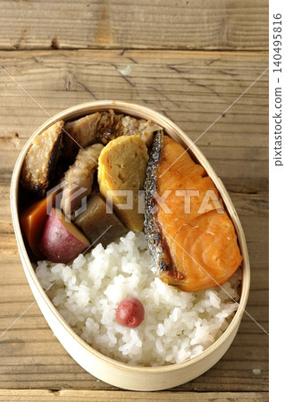 Grilled fish lunch 140495816