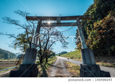 靜津神社是北岐國排名第三的神社,擁有鳥居,位於鳥取縣倉吉市靜津町。 靜津神社是北岐國排名第三的神社,擁有鳥居,位於鳥取縣倉吉市靜津町。 140496045
