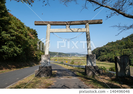 靜津神社是北岐國排名第三的神社,擁有鳥居,位於鳥取縣倉吉市靜津町。 靜津神社是北岐國排名第三的神社,擁有鳥居,位於鳥取縣倉吉市靜津町。 140496046