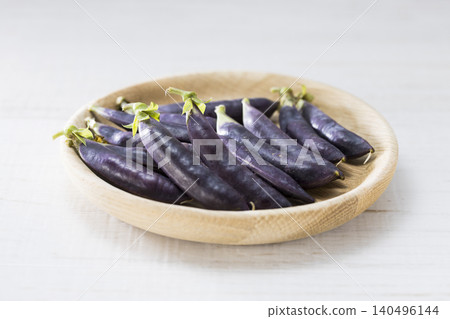 Purple snap peas Purple snap peas 140496144