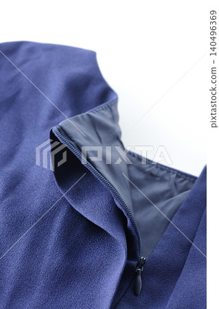 拉開衣服拉鍊 拉開衣服拉鍊 140496369