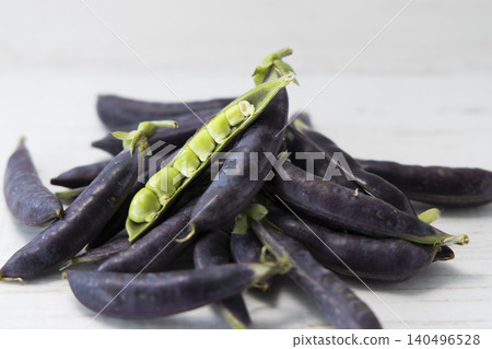 Purple snap peas Purple snap peas 140496528