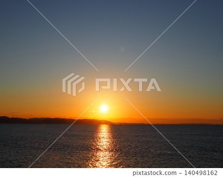 Sunrise over the sea, full of good fortune, copy space, background, New Year's Day Sunrise over the sea, full of good fortune, copy space, background, New Year's Day 140498162