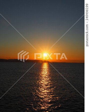 海面日出,充滿好運,留白,背景,元旦 海面日出,充滿好運,留白,背景,元旦 140498199