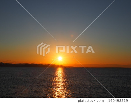 海面日出,充滿好運,留白,背景,元旦 海面日出,充滿好運,留白,背景,元旦 140498219