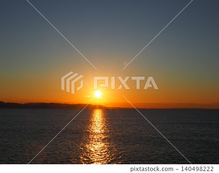海面日出,充滿好運,留白,背景,元旦 海面日出,充滿好運,留白,背景,元旦 140498222