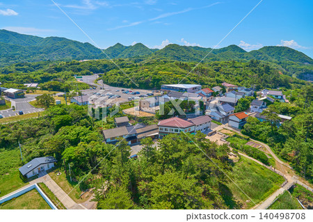 View to the southeast from Izumo Hinomisaki Lighthouse in Izumo City, Shimane Prefecture (guesthouse, parking lot, mountain range, etc.) 140498708