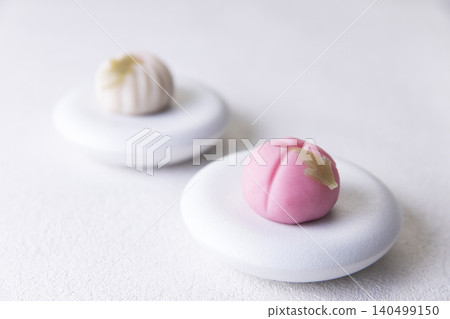 Upper cake Upper cake 140499150