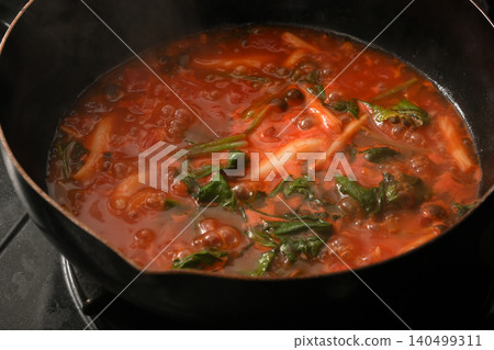 Tomato sau Tomato sau 140499311