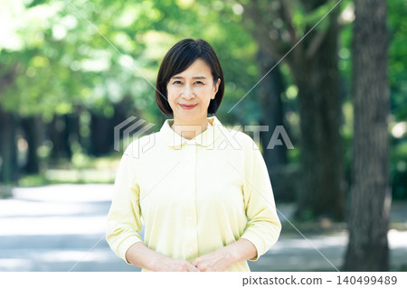 長期護理人員女性 140499489