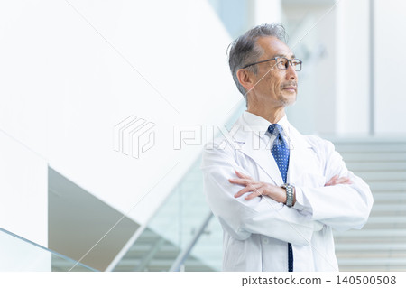Senior doctor in a white coat 140500508