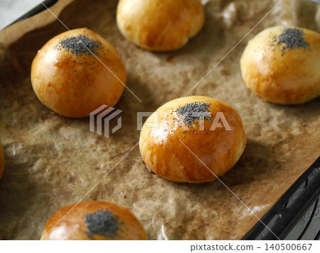 Anpan (sweet bean paste bun) preparation images Anpan (sweet bean paste bun) preparation images 140500667