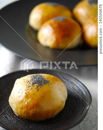 Anpan (sweet bean paste bun) with fermented bean paste Anpan (sweet bean paste bun) with fermented bean paste 140500676