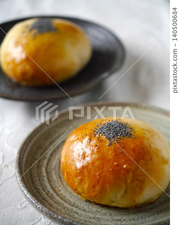 Anpan (sweet bean paste bun) with fermented bean paste Anpan (sweet bean paste bun) with fermented bean paste 140500684