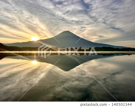 Mount Fuji and the sunrise seen from Lake Tanuki Mount Fuji and the sunrise seen from Lake Tanuki 140501344