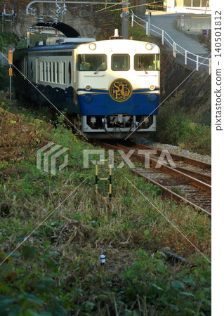 Etcetera, the sightseeing train that emerged from Japan's shortest tunnel. Etcetera, the sightseeing train that emerged from Japan's shortest tunnel. 140501812