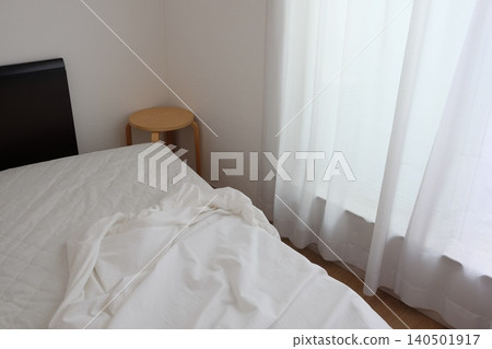 Mattress cover replacement, no one present. Mattress cover replacement, no one present. 140501917