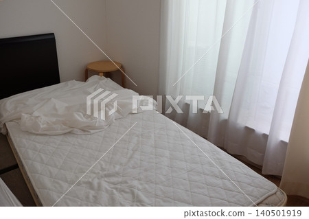 Mattress cover replacement, no one present. 140501919