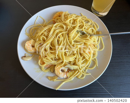 Creamy spaghetti carbonara made with rich egg yolk sauce, crispy bacon, parmesan cheese, and freshly ground black pepper for a classic, indulgent Italian pasta dish. 140502420