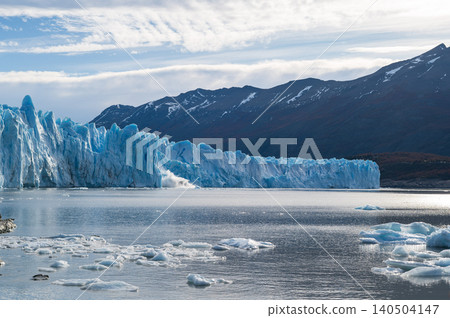 Perito moreno glacier patagonia los glaciares national park bright ice wall above lake with mountain and cloud 140504147
