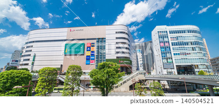 埼玉縣河口市JR河口站東出口前的景色 埼玉縣河口市JR河口站東出口前的景色 140504521