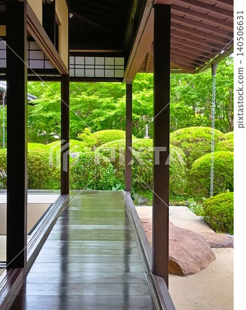 Early summer at Jōzan-en: A world of green at Shisenkaku. Early summer at Jōzan-en: A world of green at Shisenkaku. 140506631