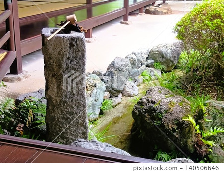 Early summer at Jōzan-en: A world of green at Shisenkaku. Early summer at Jōzan-en: A world of green at Shisenkaku. 140506646