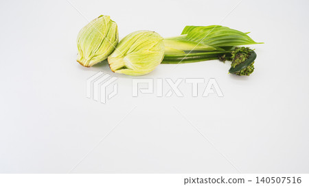 蜂斗菜芽、野菜(一種野生蔬菜)、野莧(另一種野生蔬菜)、春季野生蔬菜套裝、微距攝影、白色背景、留白、食物原料。 蜂斗菜芽、野菜(一種野生蔬菜)、野莧(另一種野生蔬菜)、春季野生蔬菜套裝、微距攝影、白色背景、留白、食物原料。 140507516