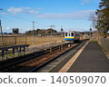 A single-car train running on the Kanto Railway Joso Line and a scene from a local station platform. 140509070