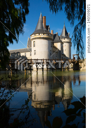 Chateau de Sully-sur-Loire, France 140509071