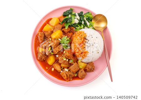 Braised beef stew with tomato and potato served with steamed rice, Chinese overrice dish Braised beef stew with tomato and potato served with steamed rice, Chinese overrice dish 140509742