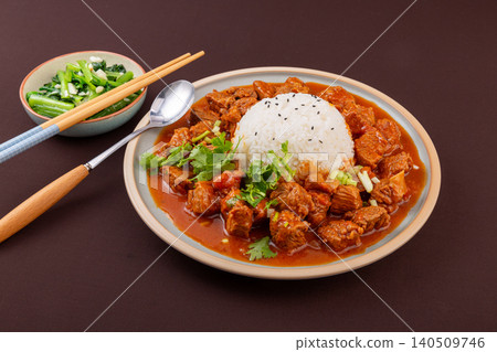 Braised beef stew with tomato served with steamed rice, Chinese overrice dish Braised beef stew with tomato served with steamed rice, Chinese overrice dish 140509746