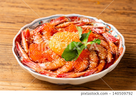 Sweet shrimp yukhoe with a meltingly sweet and spicy sauce that is absolutely delicious. Sweet shrimp yukhoe with a meltingly sweet and spicy sauce that is absolutely delicious. 140509792