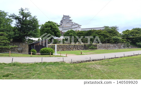 The scenery of Himeji Castle surrounded by stone walls and greenery. The scenery of Himeji Castle surrounded by stone walls and greenery. 140509920
