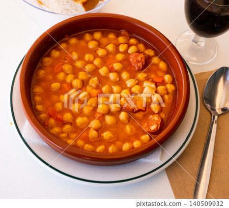 Garbanzos a la riojana, a spanish chickpeas stew with ham Garbanzos a la riojana, a spanish chickpeas stew with ham 140509932