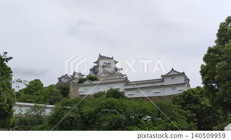 姬路城四周環繞著自然美景,城堡庭院景色宜人。 姬路城四周環繞著自然美景,城堡庭院景色宜人。 140509959