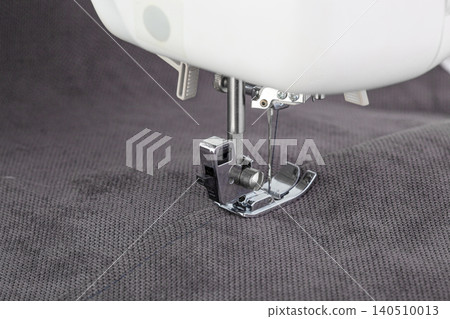 Sewing machine, stitching fabrics, needle in a round plan 140510013