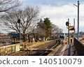 A train entering the platform at Taiho Station on the Kanto Railway Joso Line, and the surrounding track scenery. 140510079