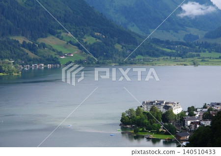 Zell am See, a beautiful resort town located in the Austrian Alps. 140510433