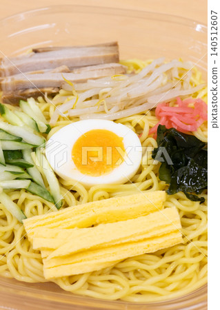 Delicious convenience store food: chilled Chinese noodles Delicious convenience store food: chilled Chinese noodles 140512607