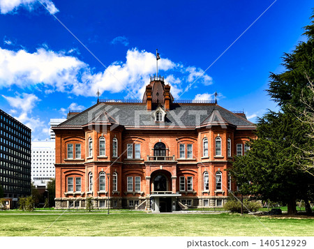 北海道政府大樓(紅磚建築),側面視圖,札幌市中央區,晴天 北海道政府大樓(紅磚建築),側面視圖,札幌市中央區,晴天 140512929